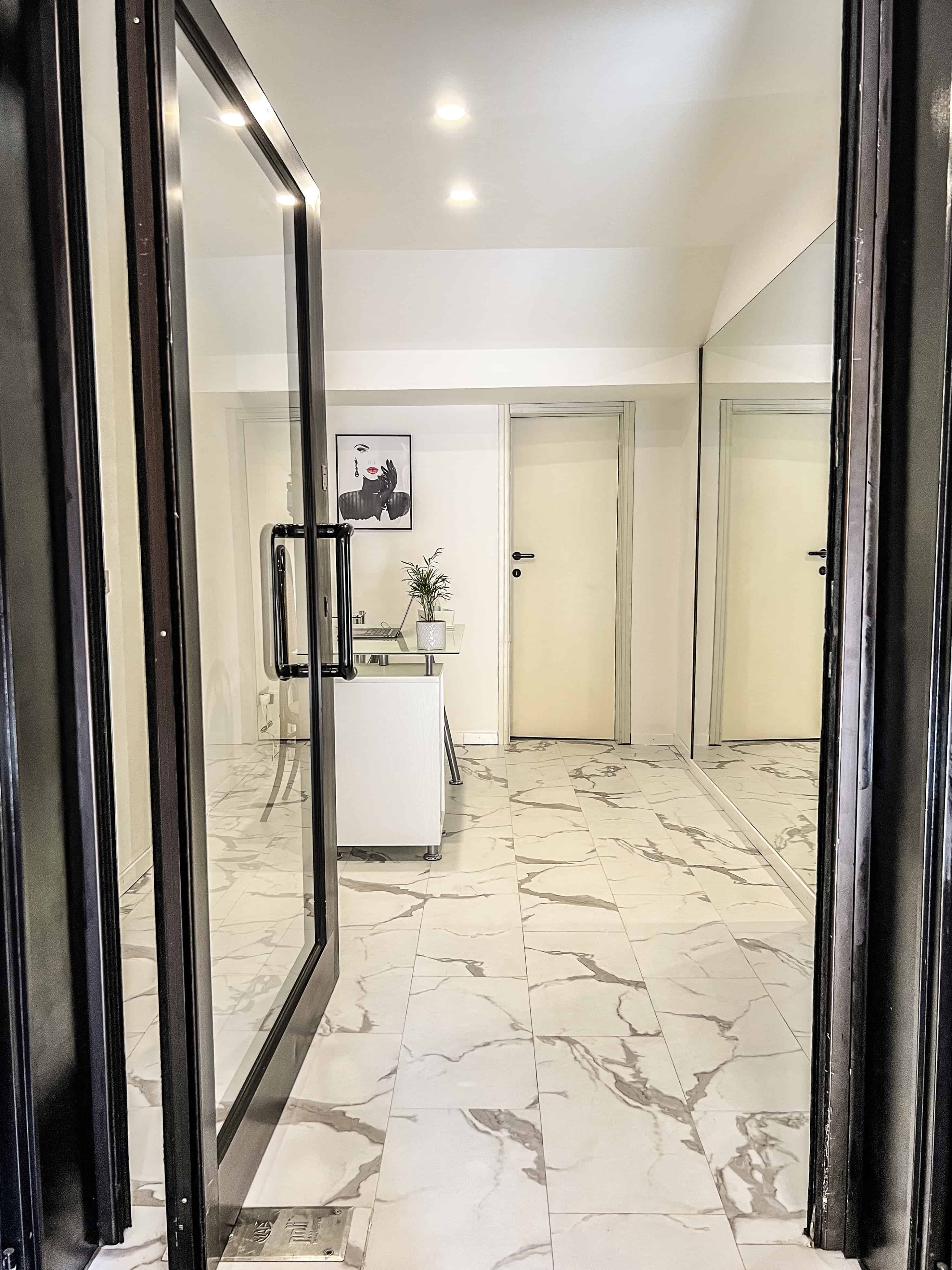 Ingresso studio Lena Lashes Milano — affitto spazi corsi estetica