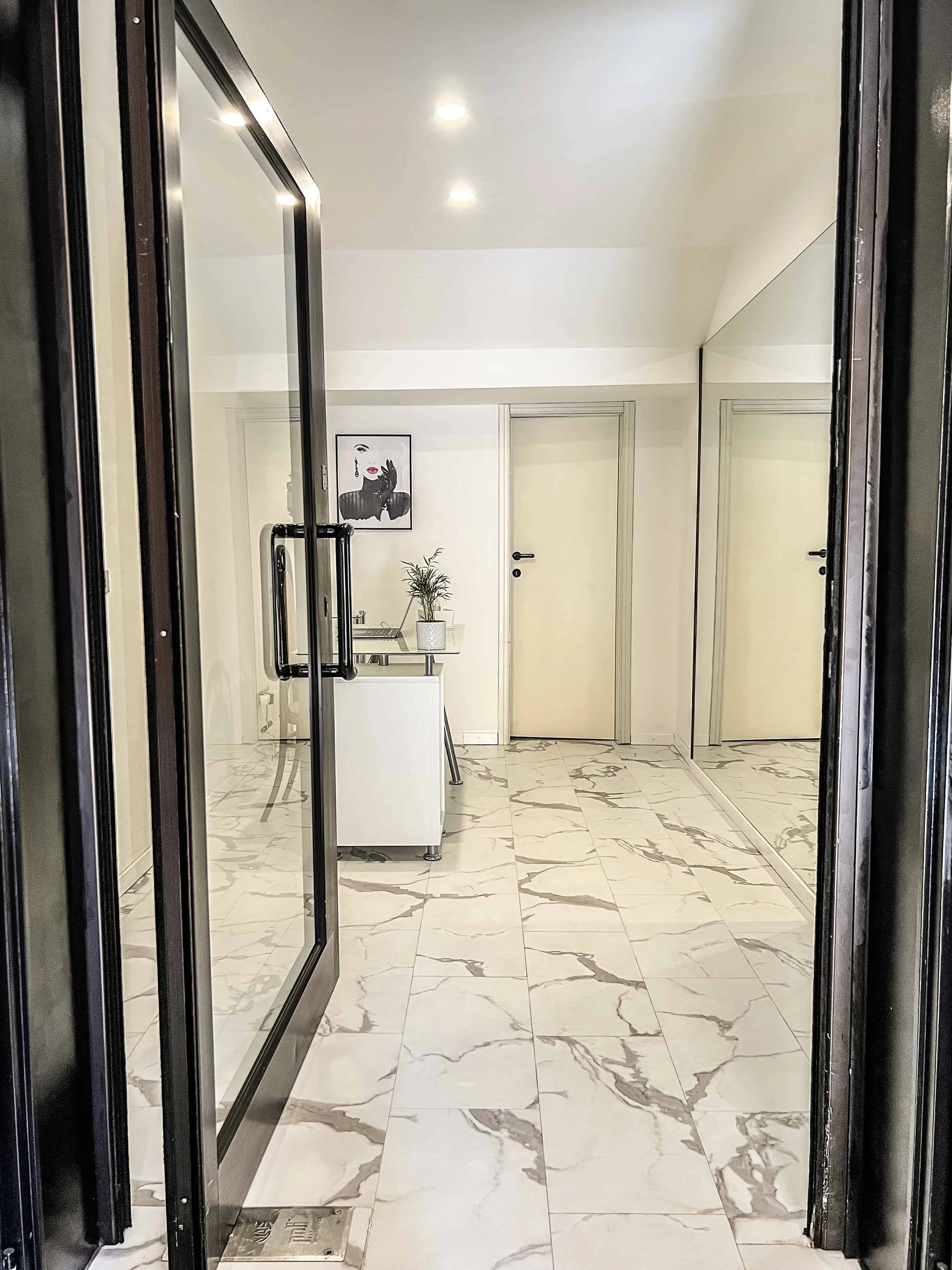 Ingresso studio Lena Lashes Milano — affitto spazi corsi estetica