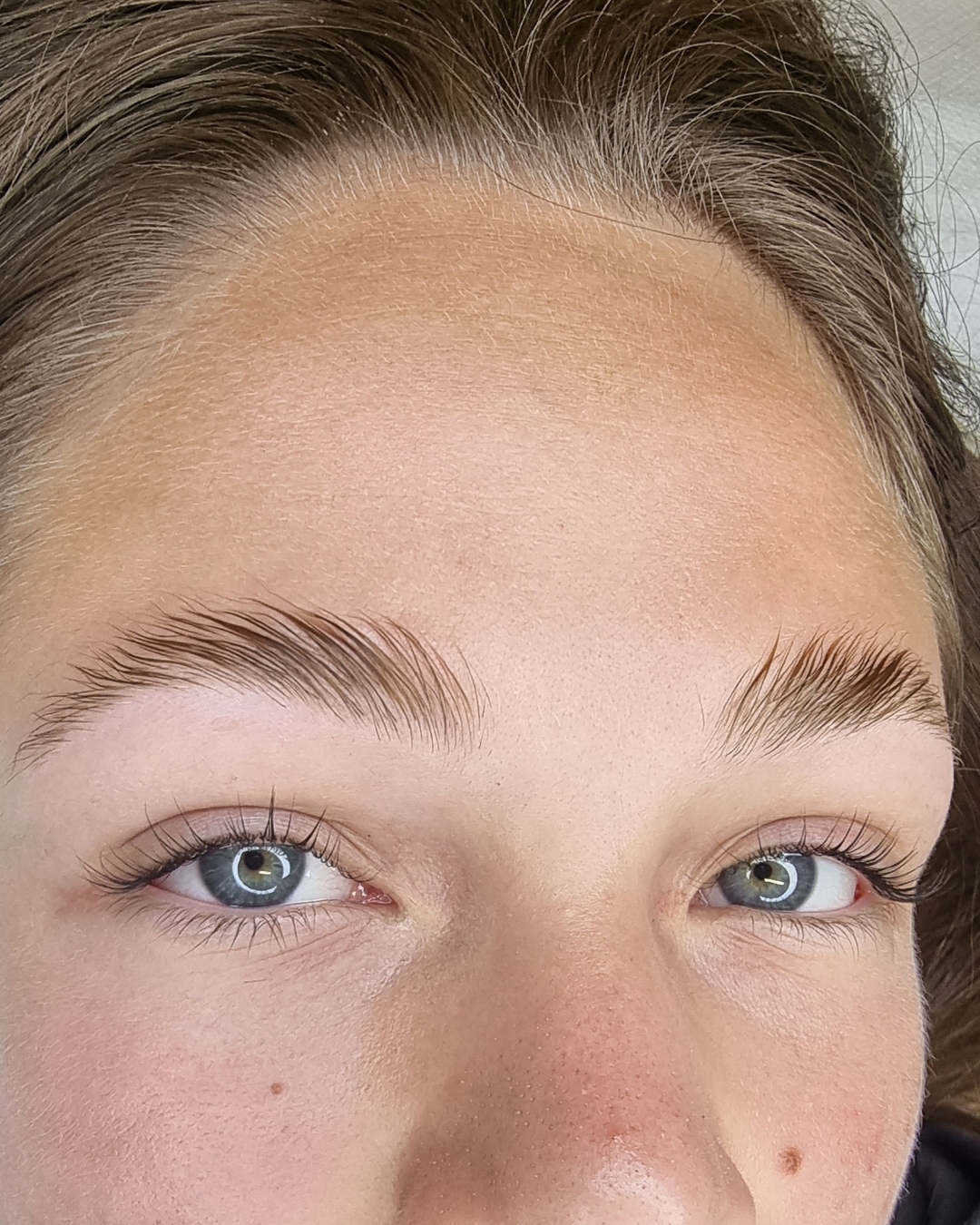 Sessione pratica del corso laminazione sopracciglia in studio Lena Lashes Academy Milano