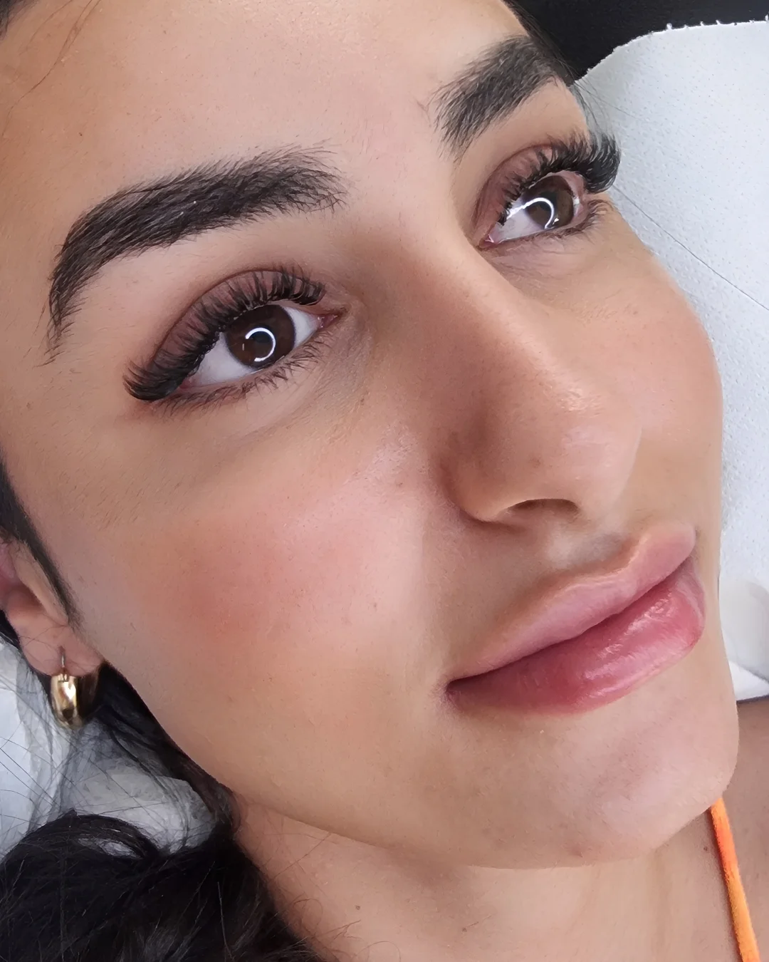 Refill extension ciglia volume 4D 5D 6D — seduta in corso, studio Lena Lashes Milano