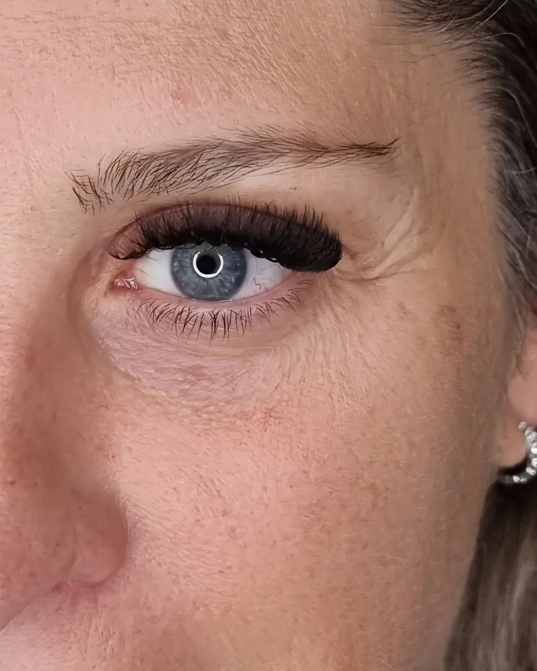 Extension ciglia mega volume — effetto folto e teatrale, studio Lena Lashes Milano