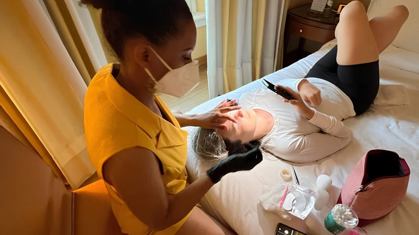 Extension ciglia in hotel a Milano — Lena Lashes