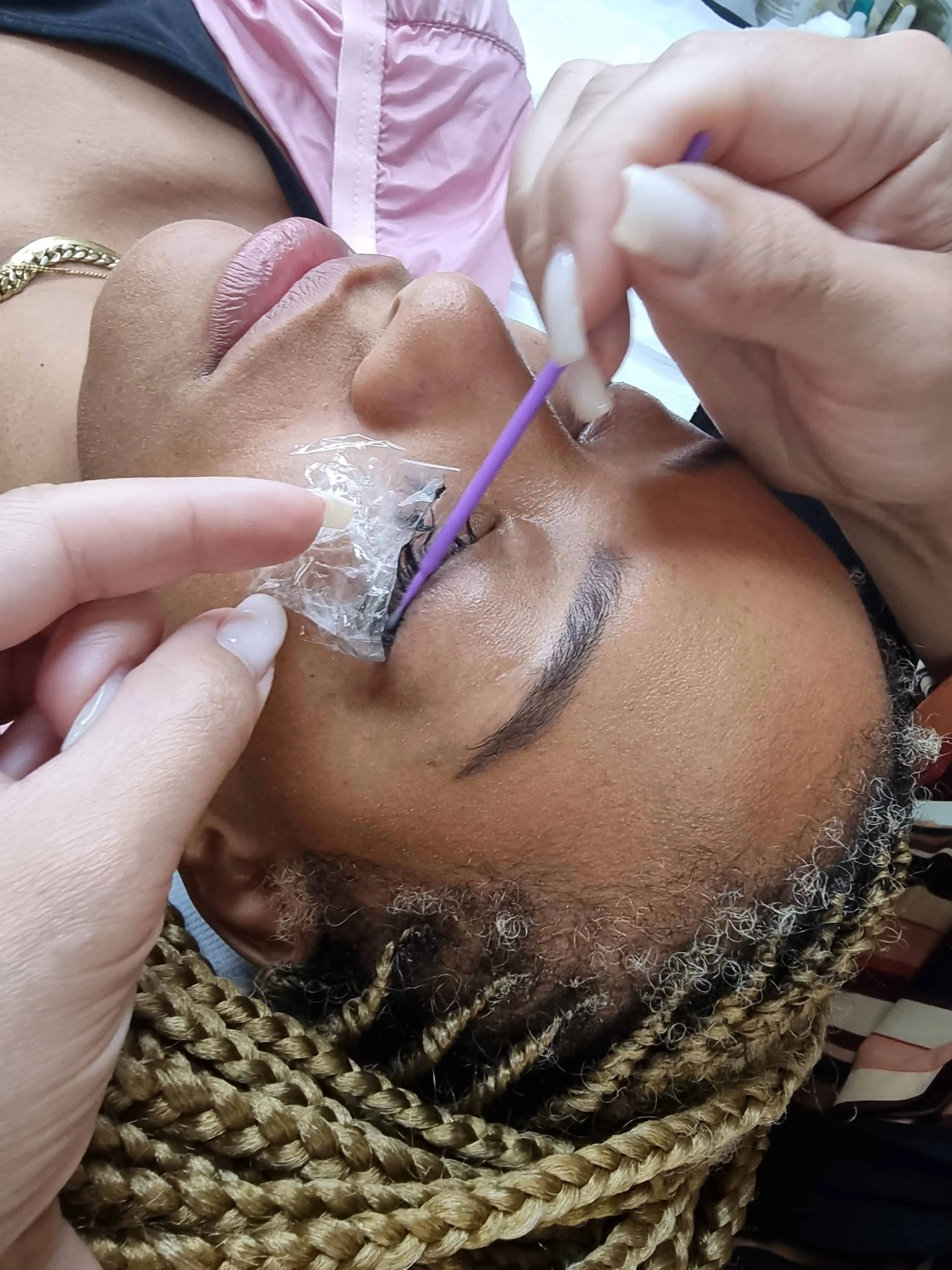 Rimozione extension ciglia con solvente professionale — studio Lena Lashes Milano