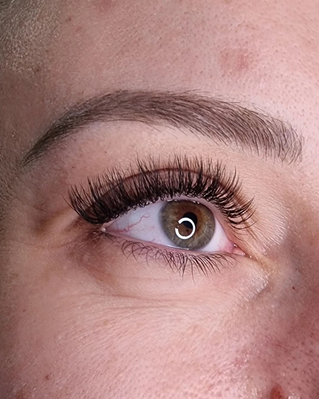 Extension ciglia one to one effetto naturale — lavoro studio Lena Lashes Milano