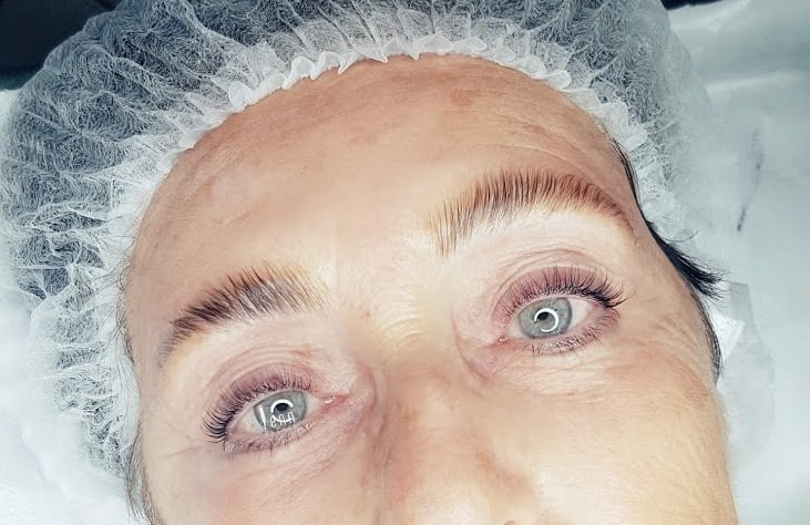 laminazione ciglia e sopracciglia per signora.