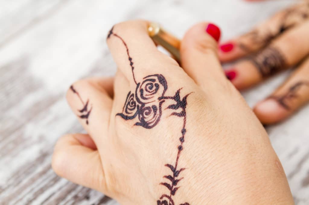 tatuaggio henne mani