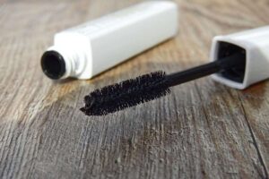 applicare olio cocco ciglia