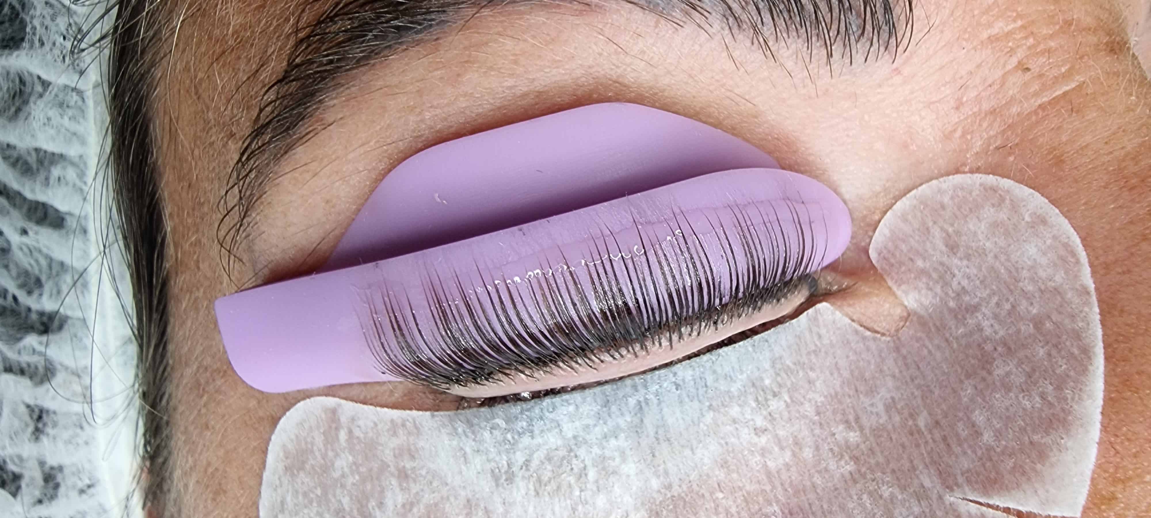 bigodino laminazione ciglia durante il trattamento