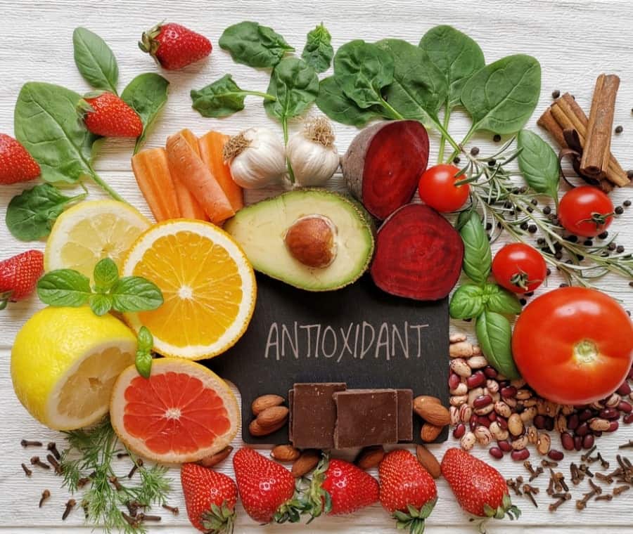 vitamina a, c, e per ciglia e sopracciglia