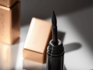 eye-liner