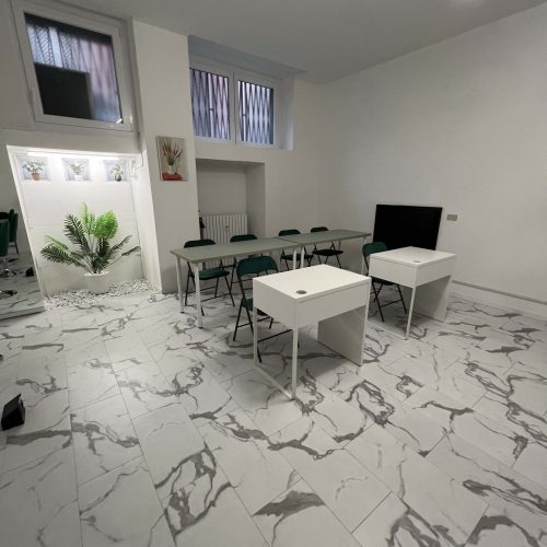 affitto spazio corsi estetica, trucco, parrucchiere, massaggio, extension ciglia a Milano